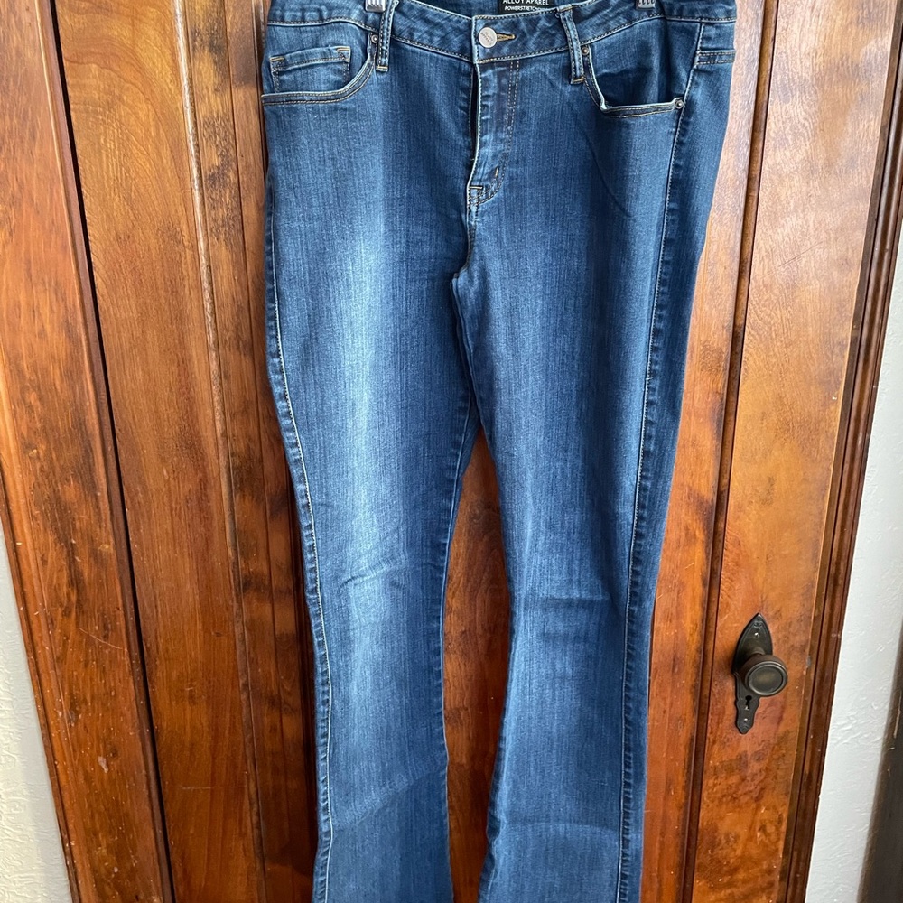 ALLOY Blue Boot Cut Jeans with Classic Denim Style